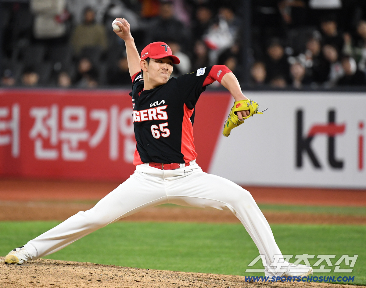21일 수원 케이티위즈파크에서 열린 KT와 KIA의 경기. 투구하고 있는 KIA 성영탁. 수원=송정헌 기자 songs@sportschosun.com/2026.04.21/