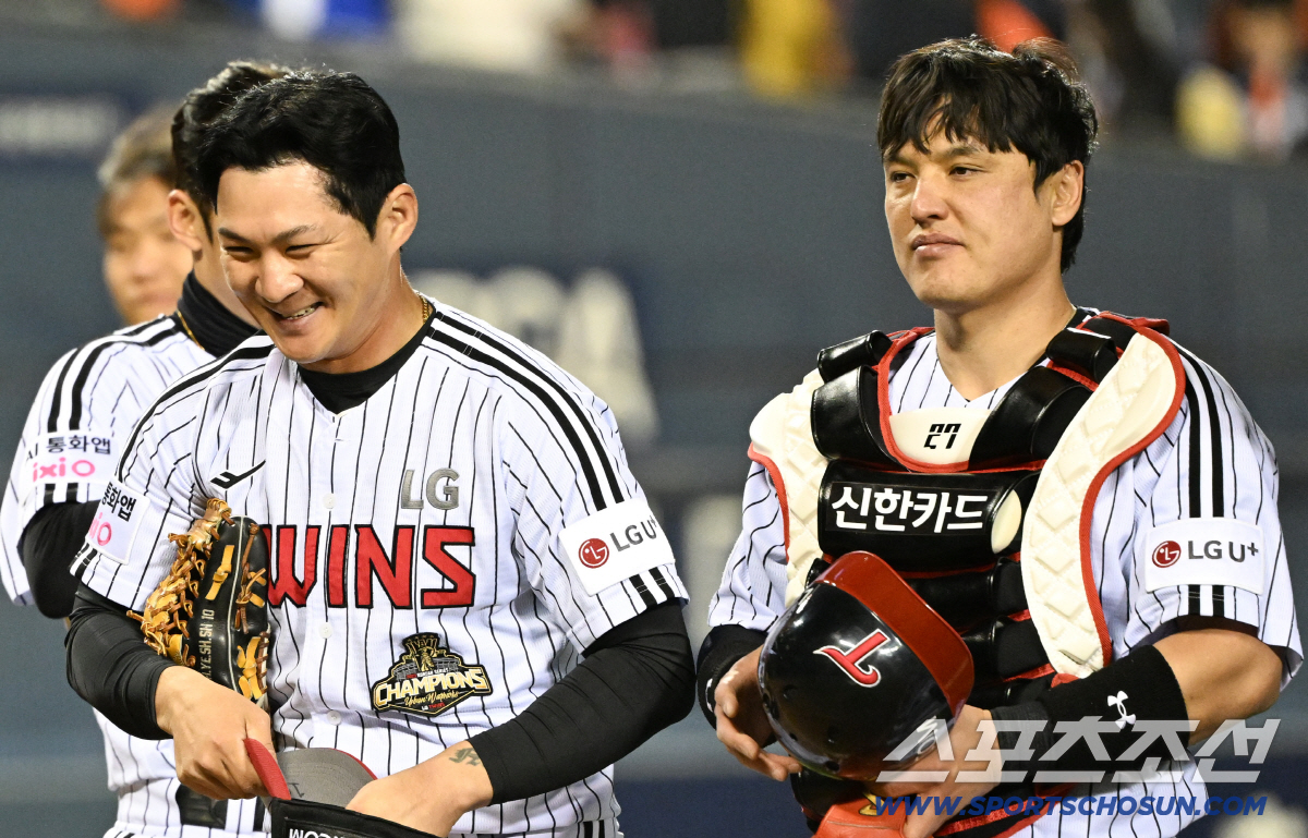 동료들 덕분에 웃을 수 있었던 오지환.