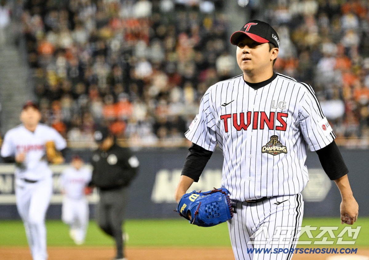 선발 송승기는 무실점 호투로 유격수 오지환 마음을 편안하게 해줬다.