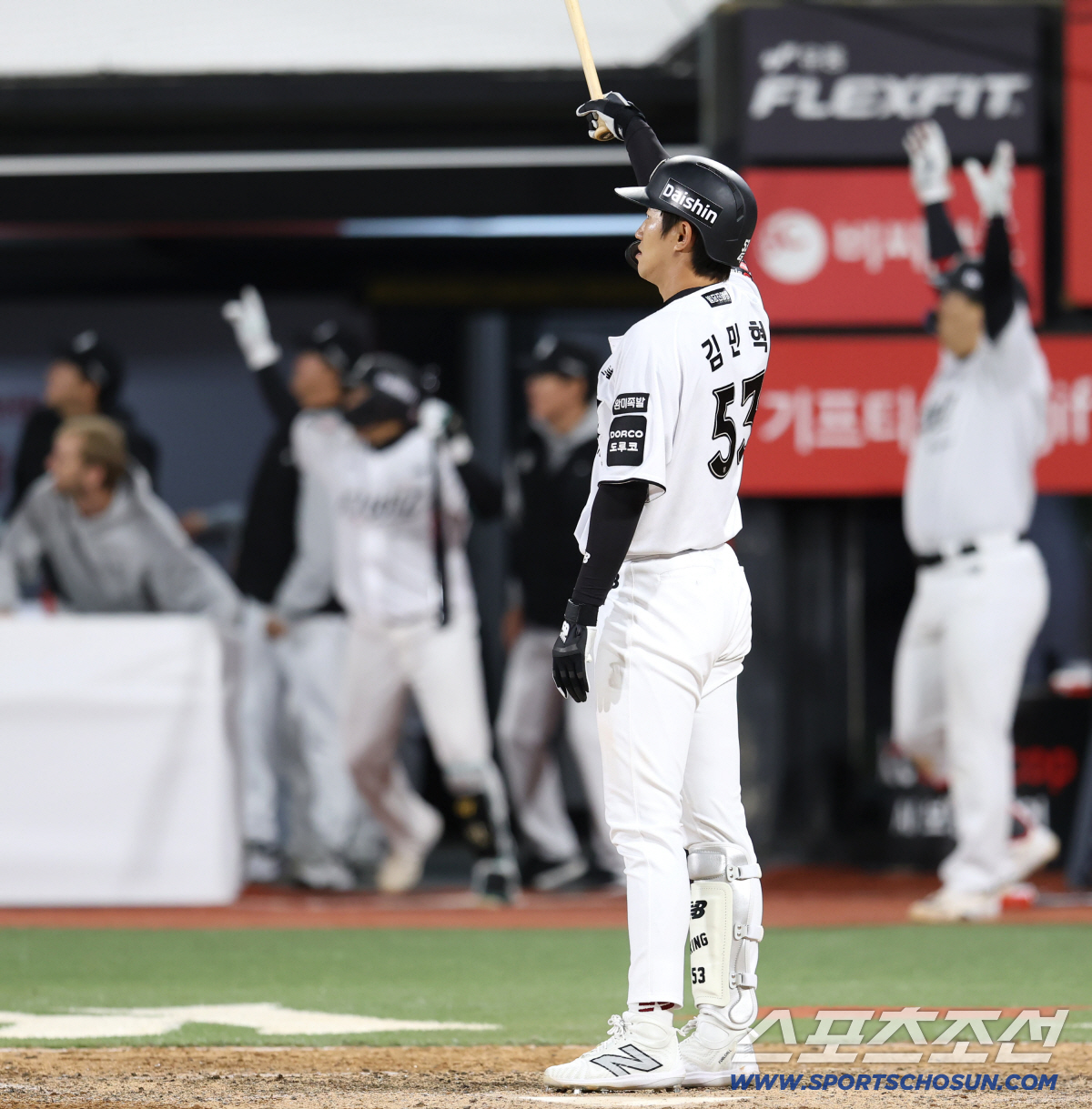 21일 수원 케이티위즈파크에서 열린 KT와 KIA의 경기. 11회말 끝내기홈런을 날린 KT 김민혁. 수원=송정헌 기자 songs@sportschosun.com/2026.04.21/