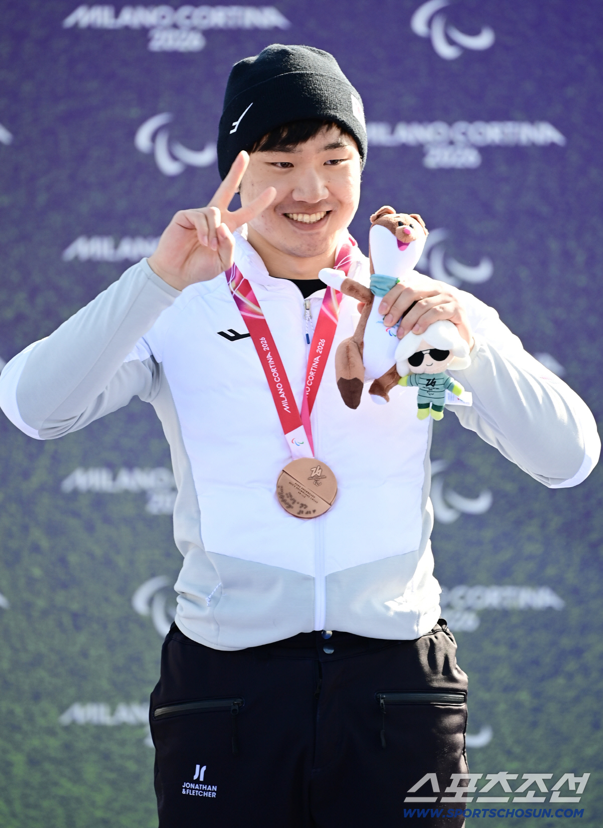 야구 꿈나무→패럴림픽 스노보드銅 이제혁 '시구 승요'→ KT. 기아에 연장 11회말 대역전승