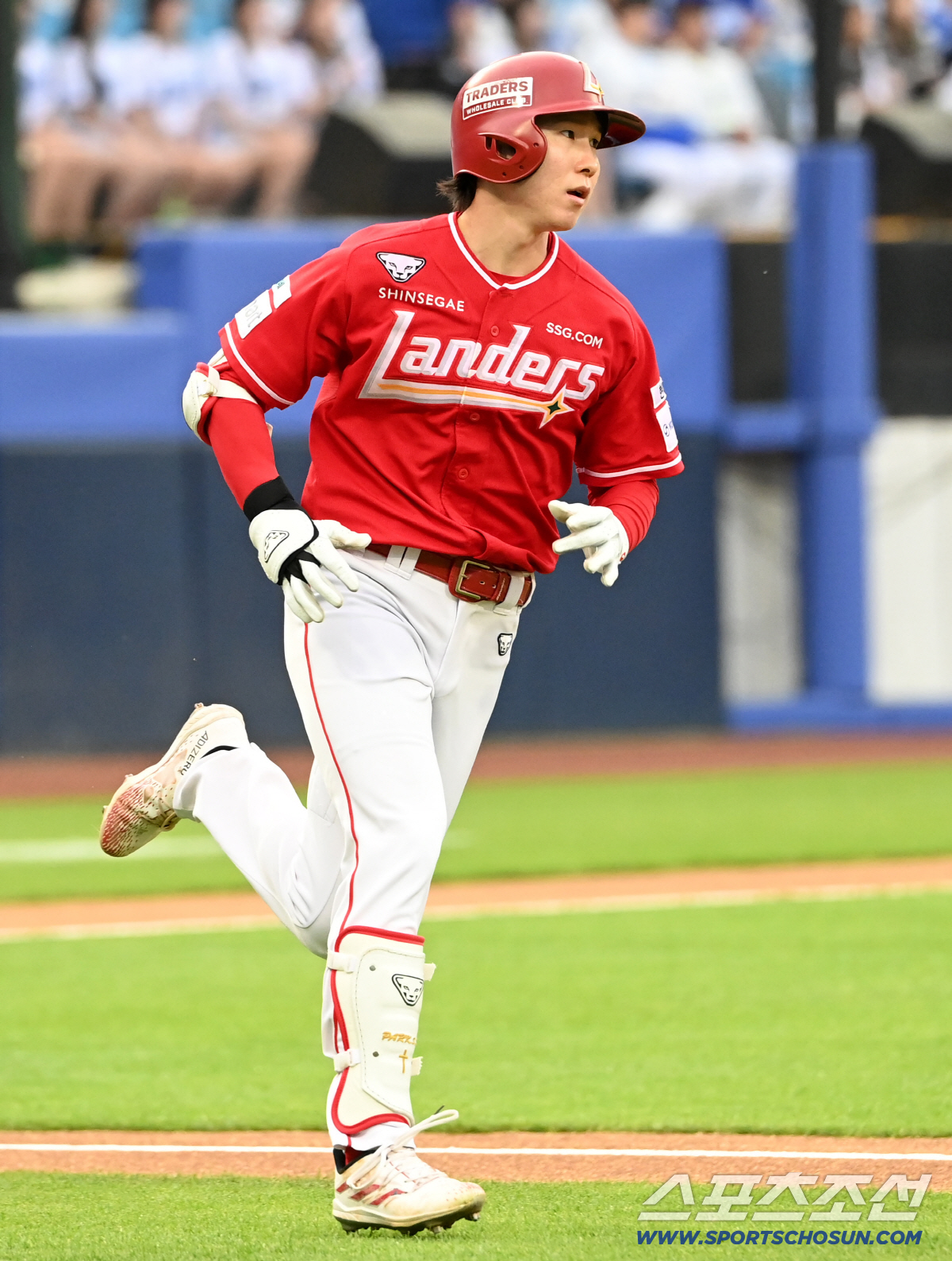 21일 대구삼성라이온즈파크에서 열린 SSG와 삼성의 경기. 1회초 SSG 박성한이 안타를 치고 있다. 박성한은 이 안타로 개막 19경기 연속 안타, KBO리그 신기록을 작성했다. 대구=허상욱 기자 wook@sportschosun.com/2026.04.21/