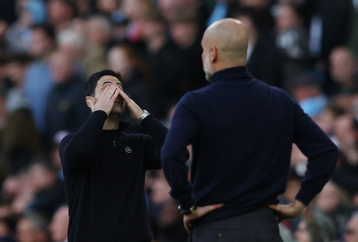 "아스널 또 2위 해도 아르테타는 직장 잃을 일 없어!!" '준우승 경질론'에 리버풀 레전드의 확신