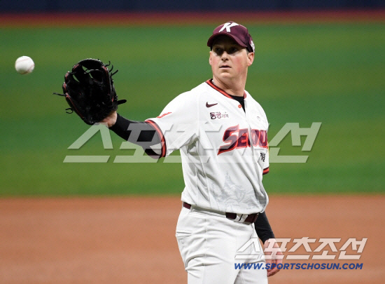 와일스 이탈은 전화위복?…'수술대 올랐던 1선발의 귀환' 로젠버그→완벽한 플랜B 될까