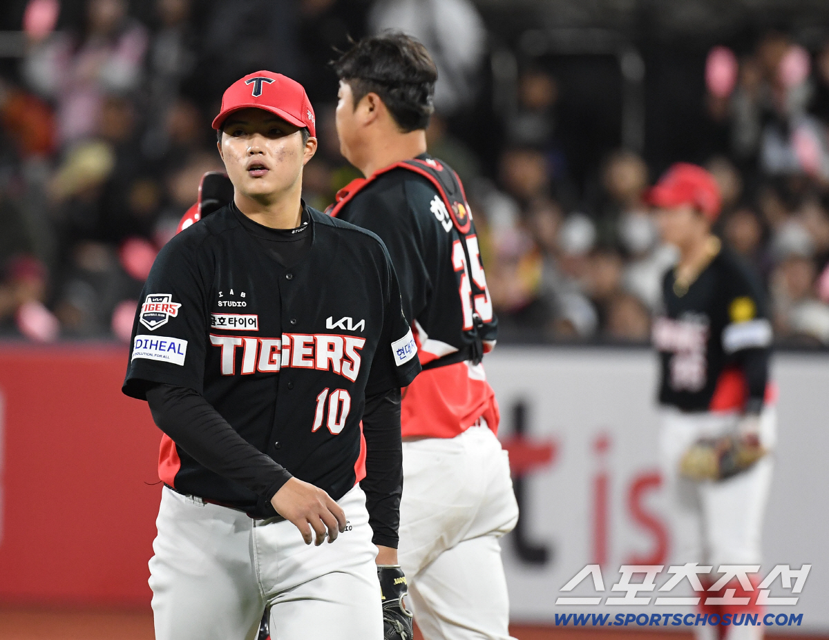 21일 수원 케이티위즈파크에서 열린 KT와 KIA의 경기. 4회 강판 당하는 KIA 김태형. 수원=송정헌 기자 songs@sportschosun.com/2026.04.21/