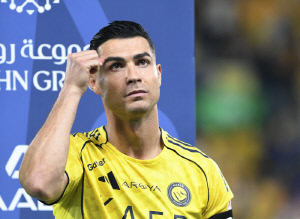 파격 결정! 호날두 1000골 달성 도우미, 깜짝 주인공 등장? 