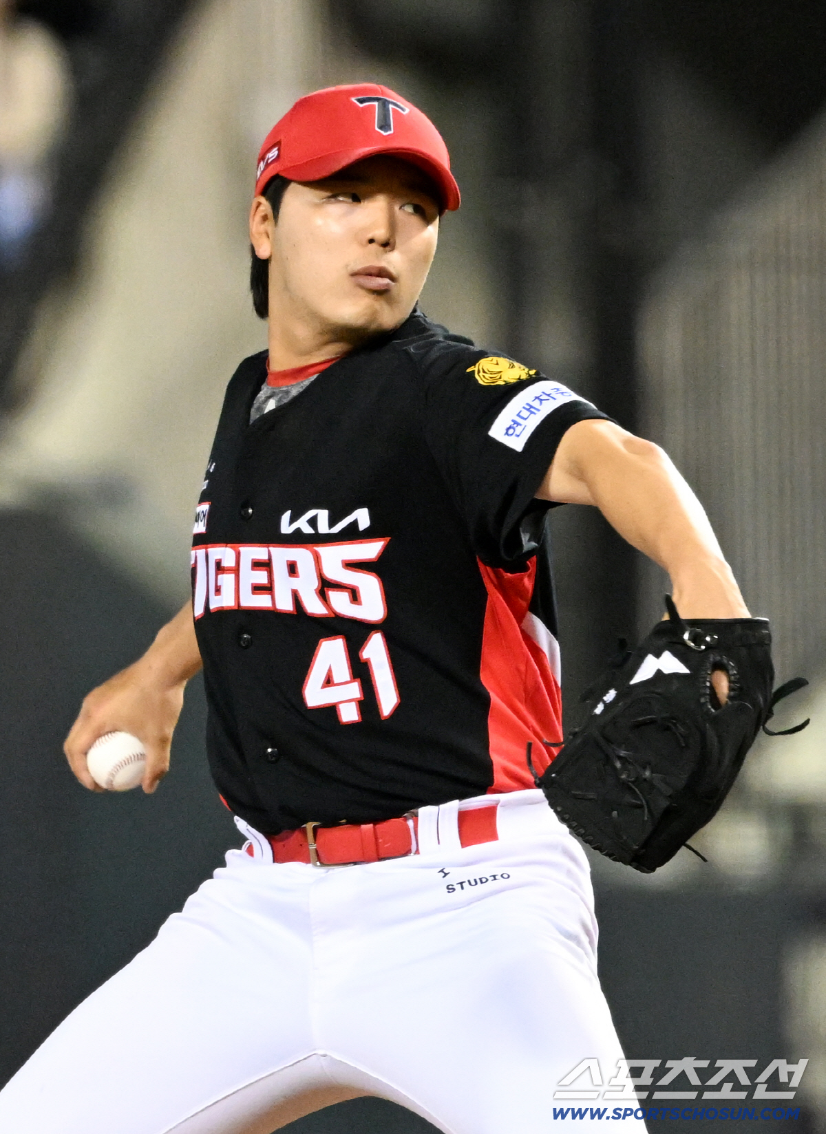 17일 잠실구장에서 열린 두산과 KIA의 경기. KIA 황동하가 역투하고 있다. 잠실=박재만 기자 pjm@sportschosun.com/2026.04.17/