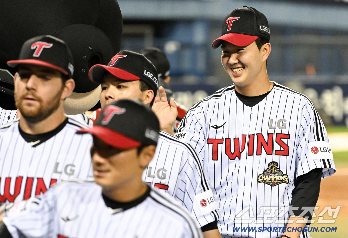 시즌 초반 무서운 기세로 연속 세이브를 기록을 이어가고 있는 유영찬.