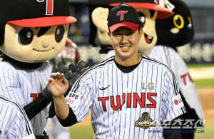 '1점 차에도 웃어?' 10경기 연속 무실점 세이브...LG 뒷문 지배하는 유영찬의 배짱 [잠실 현장]