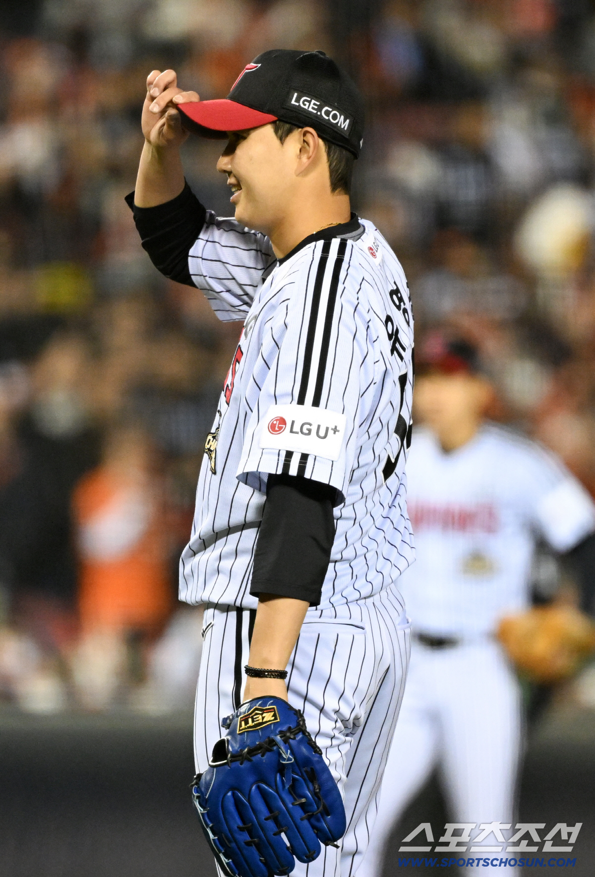 1점 차 타이트한 상황에서도 유영찬은 웃으며 마운드에 올랐다.