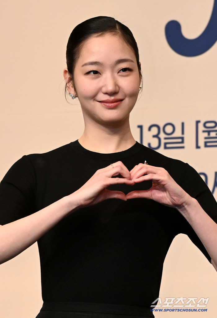 "나대지 마, 심장아"…김고은, '유미3'서 펼친 '어른 짝사랑'의 설렘