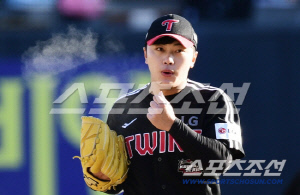 "2군 내려갈 일 없다" 예비역 향한 파격 선언…1위 마운드 더 단단해진다