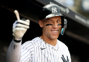 "일동 기립! 어?" ML 판사님의 법정, 외야 아닌 3루서 개정? "그게 아니고…"