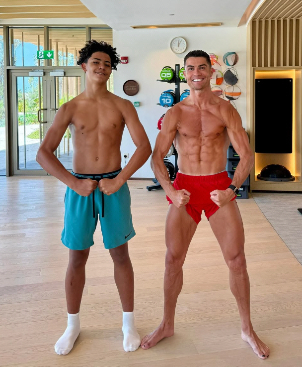 "호날두 아들 1군 승격 고려" 파격 또 파격, 'HERE WE GO' 확인! 알 나스르 여름 결정…1000골 달성, '마지막 꿈' 성사 초읽기