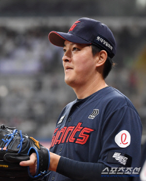 9회 아닌 8회에도 치명적 실점, 다시 평범해진 구위...롯데 김원중 어찌할꼬 [부산 현장]