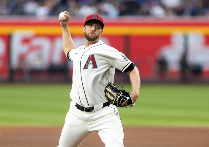 홈런→홈런→홈런 '백투백투백 홈런' 'KBO 원조역수출 신화' 이렇게 무너지나…CWS전 4⅓이닝 8실점 충격의 大붕괴