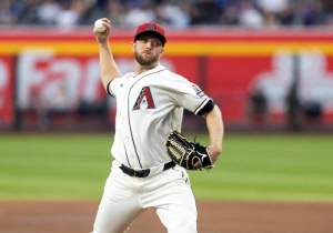 홈런→홈런→홈런 '백투백투백 홈런' 'KBO 원조역수출 신화' 이렇게 무너지나…CWS전 4⅓이닝 8실점 충격의 大붕괴