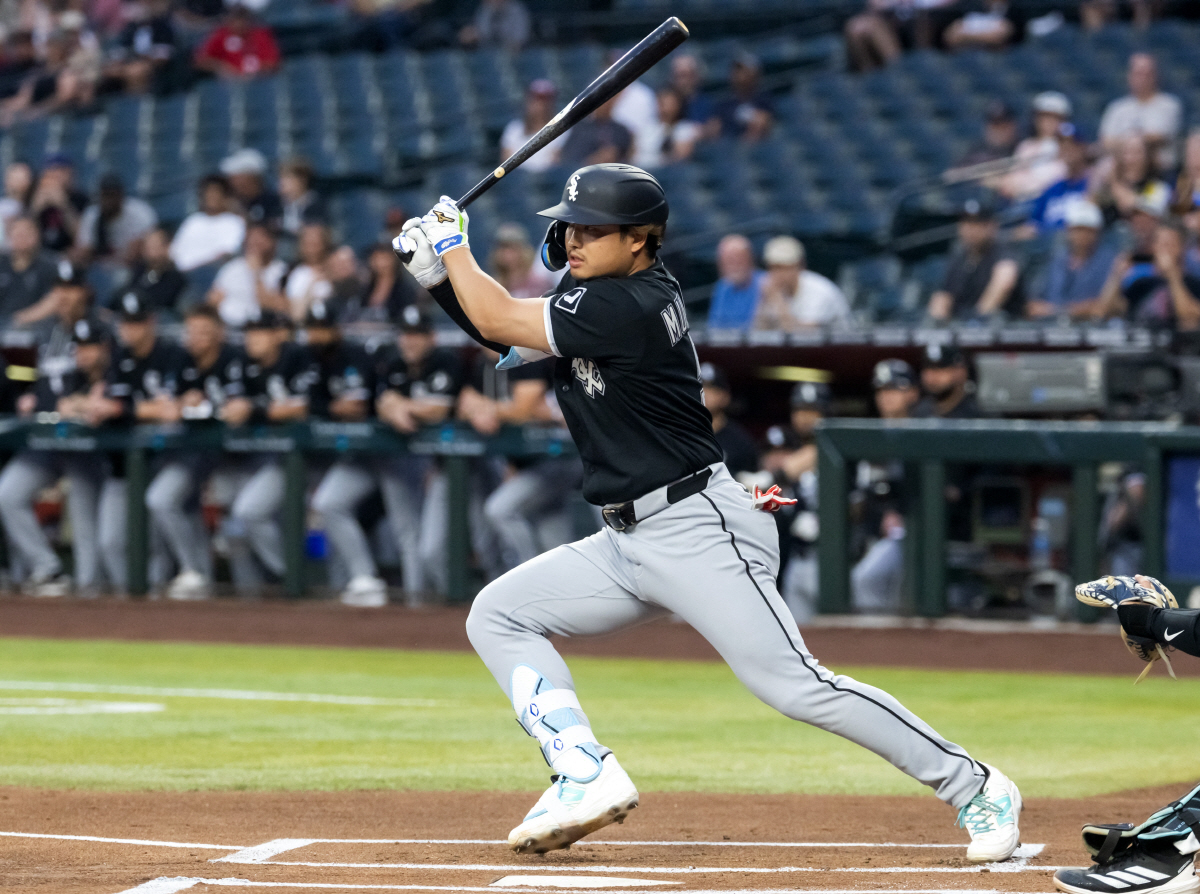 Apr 21, 2026; Phoenix, Arizona, USA; Chicago White Sox first baseman Munetaka Murakami (5) hits a single against the Arizona Diamondbacks in the first inning at Chase Field. Mandatory Credit: Mark J. Rebilas-Imagn Images