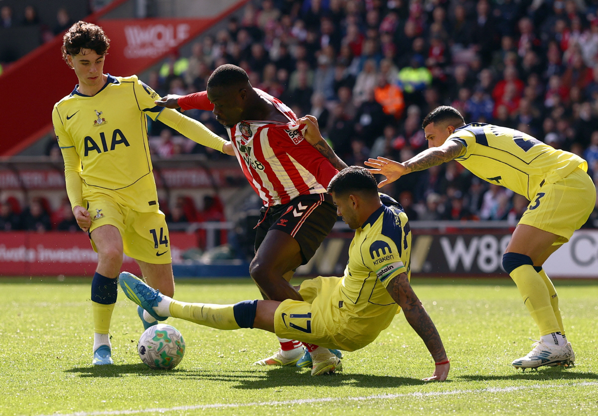 이런 대반전이! 리버풀 '손흥민 열성팬' 영입 참전, 뮌헨과 경쟁…유망주 곳간 털리는 토트넘→'울며 겨자 먹기' 이적료 1190억 요구