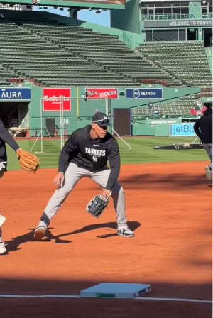 깜짝 공개! 애런 저지 3루수로 포지션 변경? 내야 수비 영상 유출…양키스 감독 "저지는 여러 포지션 다 가능"→후반부 1루수 변경 전망