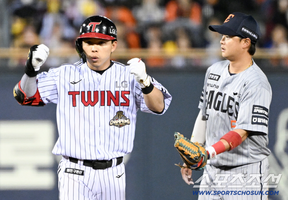 21일 잠실구장에서 열린 LG와 한화의 경기. LG 문성주가 안타를 날린 뒤 환호하고 있다. 잠실=박재만 기자 pjm@sportschosun.com/2026.04.21/