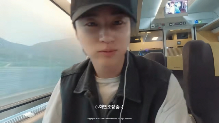 아이유 "목 그렇게 긴데?"…변우석, KTX서 아무도 못 알아본 '굴욕' 사연