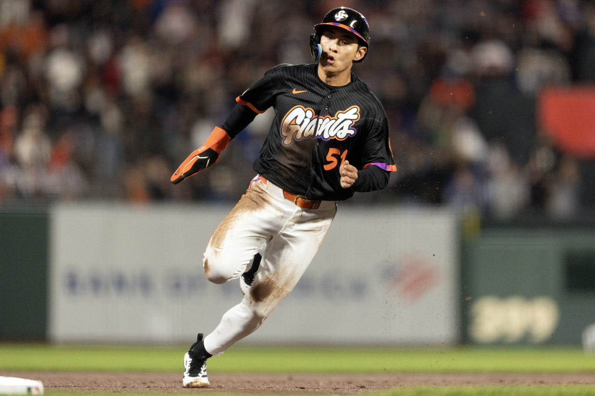 Apr 21, 2026; San Francisco, California, USA; San Francisco Giants right fielder Jung Hoo Lee (51) runs the bases during the sixth inning against the Los Angeles Dodgers at Oracle Park. Lee was thrown out at the plate. Mandatory Credit: D. Ross Cameron-Imagn Images
