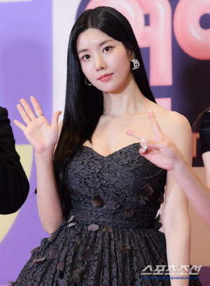 '워터밤 여신' 권은비, RBW와 전속계약…마마무와 한솥밥