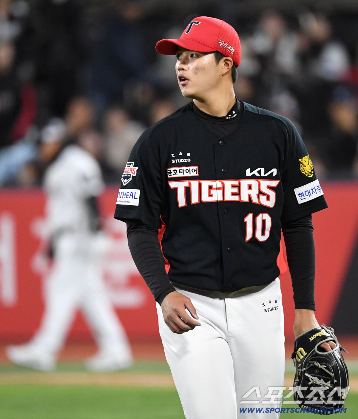 21일 수원 케이티위즈파크에서 열린 KT와 KIA의 경기. 3회 투구를 마치고 마운드를 내려오는 KIA 김태형. 수원=송정헌 기자 songs@sportschosun.com/2026.04.21/