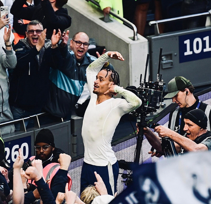 손흥민 7번 무게감 '와르르', 눈치 실종 세리머니 작렬!→1년 만에 토트넘과 '전격 작별' 준비, "강등되면 바이에른 뮌헨 영입 시도"