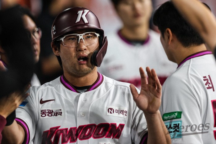 "선수 본인도 마음고생 심했을 것"…결승타 치기까지 묵묵히 버텨준 캡틴에 감독도 "묵묵한 헌신, 고맙다"