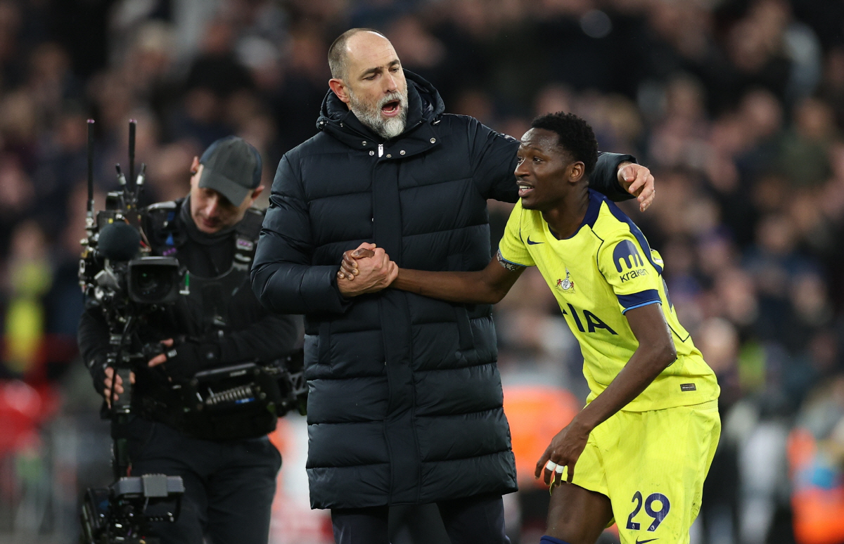 전 투도르 감독과 사르 EPA