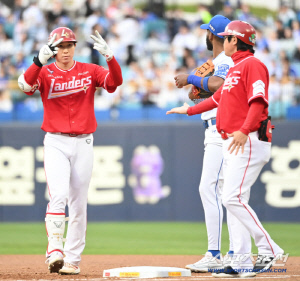 [속보] SSG 박성한, 개막 20경기 연속 안타 터졌다! 허용투수 삼성 후라도 → 계속 신기록 [대구 현장]