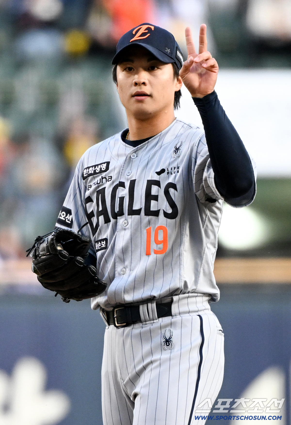 왕옌청 승리 포즈