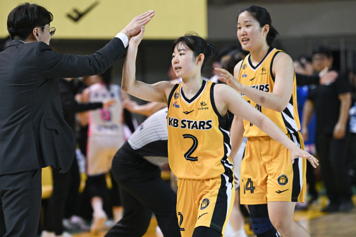 [현장리뷰] '국보급 센터' 박지수 없어도 초강력...KB스타즈, 강이슬-허예은 앞세워 삼성생명 69-56 제압