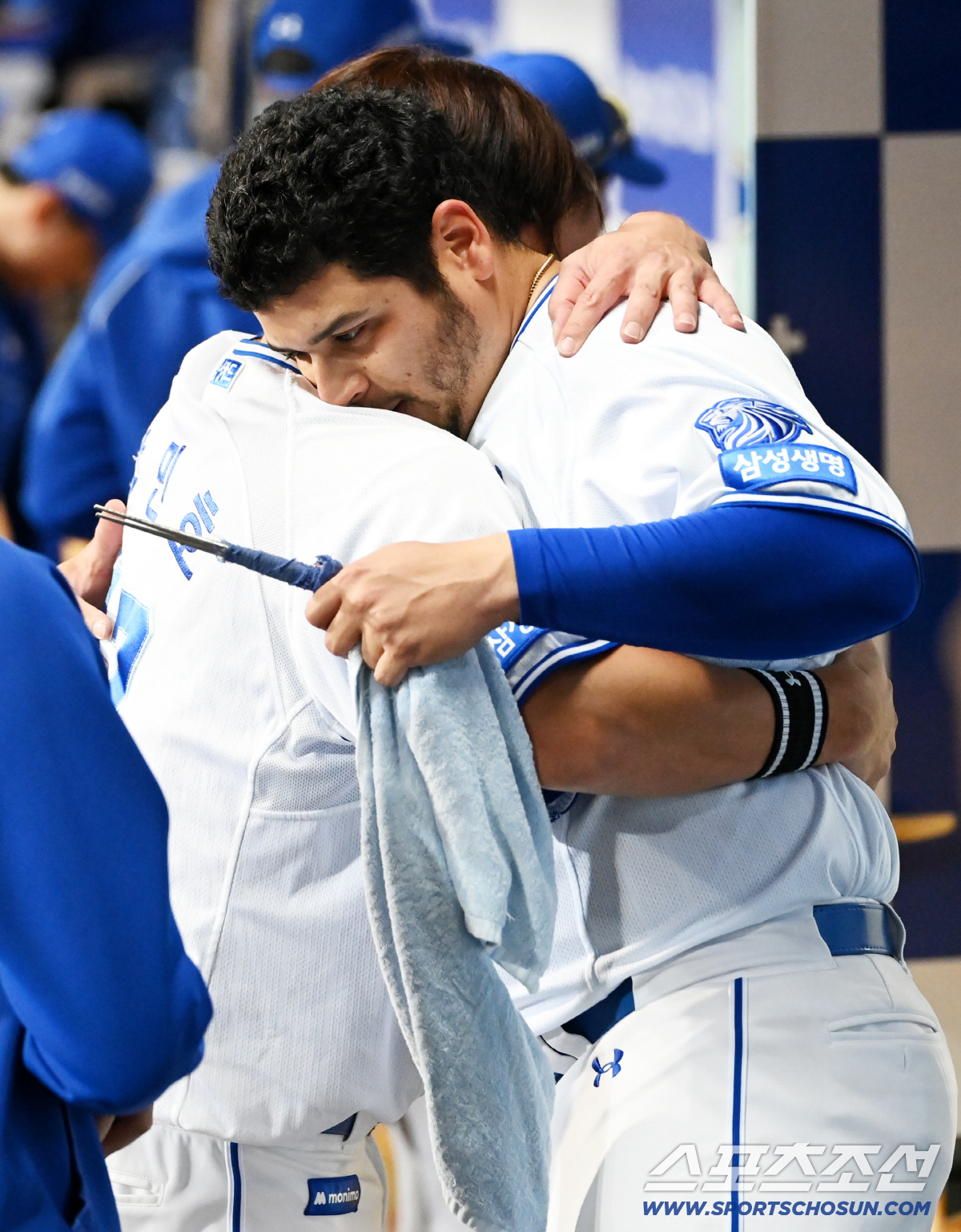 22일 대구삼성라이온즈파크에서 열린 SSG와 삼성의 경기. 7회초 투구를 마친 후라도가 강민호와 기쁨을 나누고 있다. 대구=허상욱 기자 wook@sportschosun.com/2026.04.22/