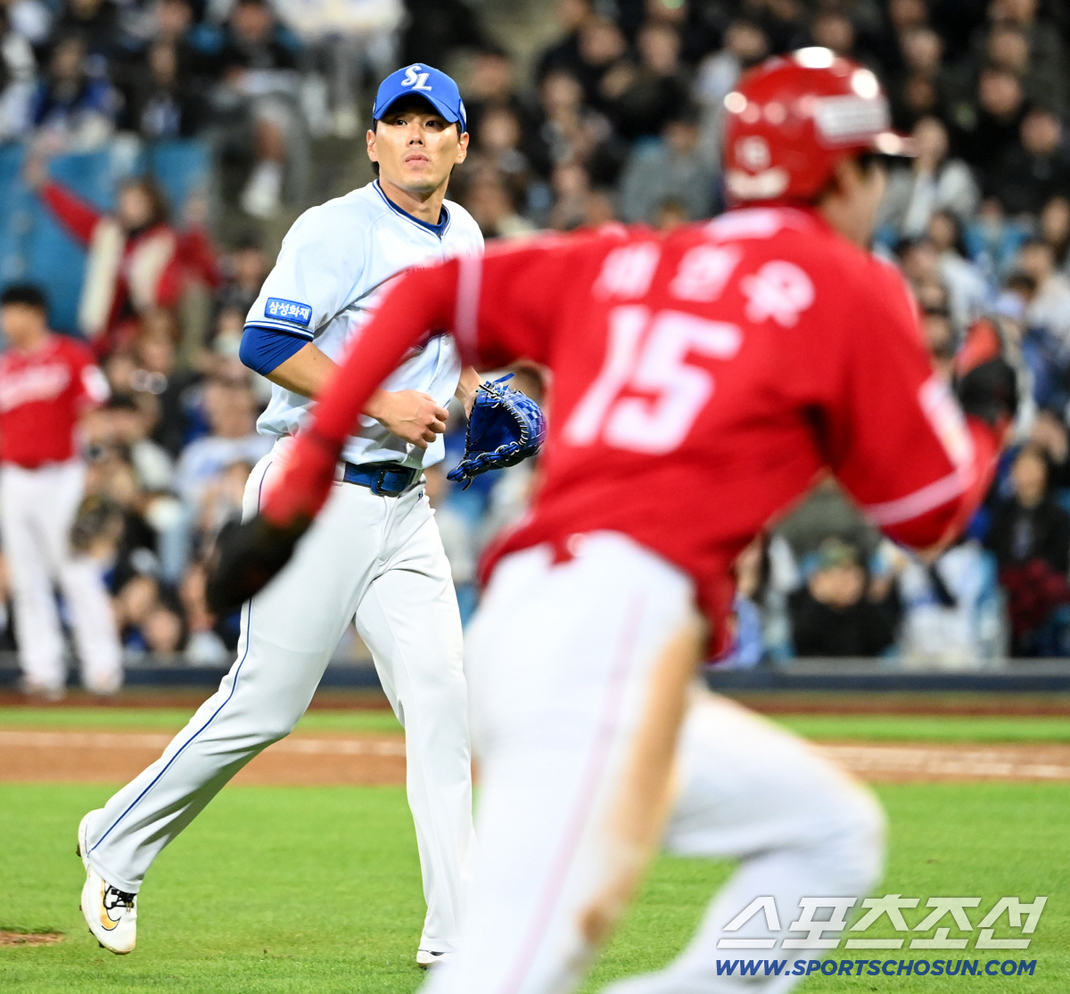 22일 대구삼성라이온즈파크에서 열린 SSG와 삼성의 경기. 9회초 1사 1,2루 김재윤이 오태곤에 역전 2타점 2루타를 허용하고 있다. 대구=허상욱 기자 wook@sportschosun.com/2026.04.22/