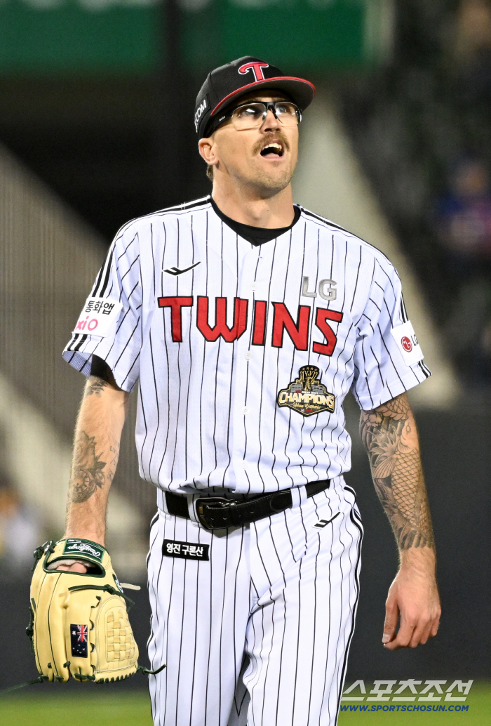 웰스 84구 8이닝 '순삭 피칭'…LG, 다시보는 KS에서 '위닝시리즈 확보' 