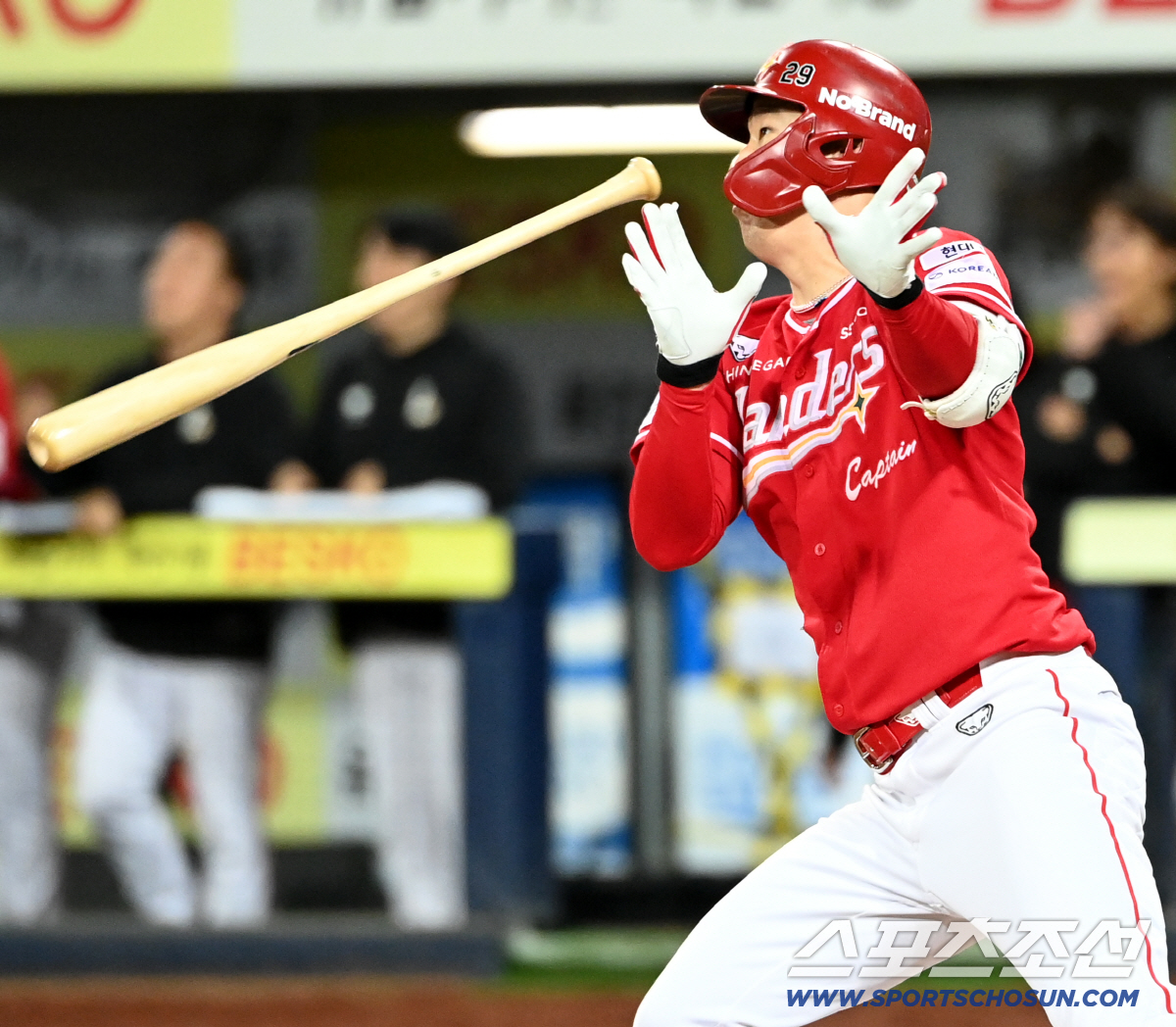 22일 대구삼성라이온즈파크에서 열린 SSG와 삼성의 경기. 9회초 1사 1,2루 오태곤이 역전 2타점 2루타를 치고 있다. 대구=허상욱 기자 wook@sportschosun.com/2026.04.22/