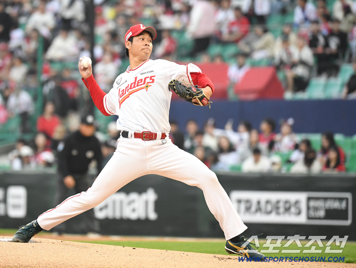 14일 인천 SSG랜더스필드에서 열린 SSG와 두산의 주중 3연전 첫 번째 경기. 선발 투구하고 있는 SSG 타케다. 인천=송정헌 기자 songs@sportschosun.com/2026.04.14/