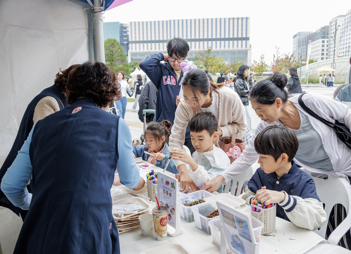 ◇지난해 열린 23회 허준축제는 다양한 체험 요소를 강화, 가족단위 방문객의 만족도를 높이는 등 방문객 중심의 즐거움을 제공했다. 사진제공=강서구