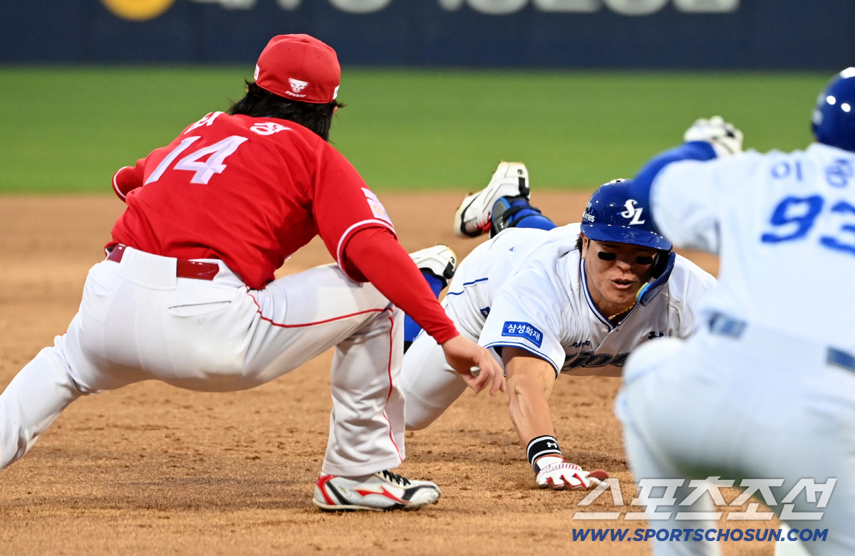 예상보다 공이 너무 빠르고 정확하게 왔다