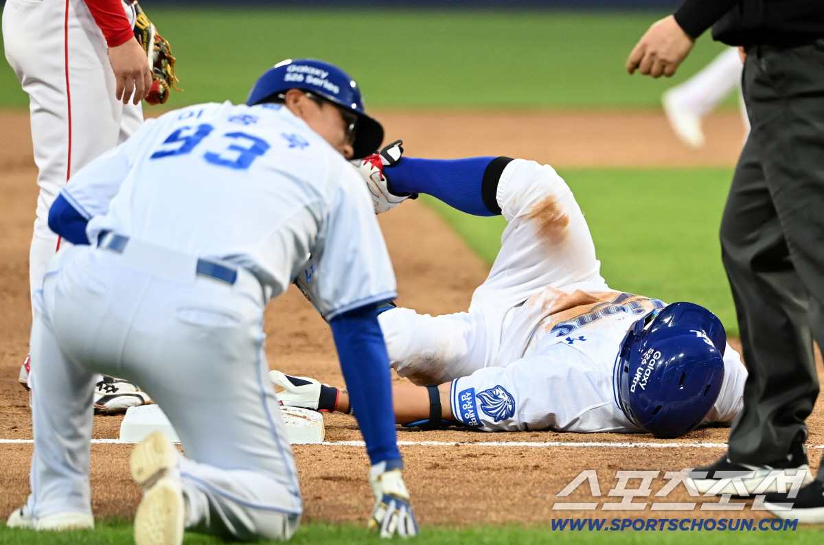 '아...시도는 좋았는데...' 아쉬움에 휩싸인 강민호와 이종욱 코치