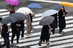 낮 최고 23도 일교차 커…남해안·제주 등 흐리고 비