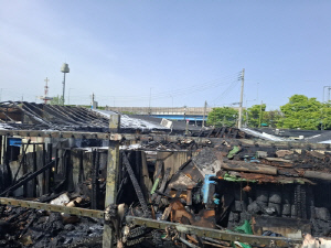 송파구 화훼마을 판자촌 화재 1시간만에 진화…2명 경상