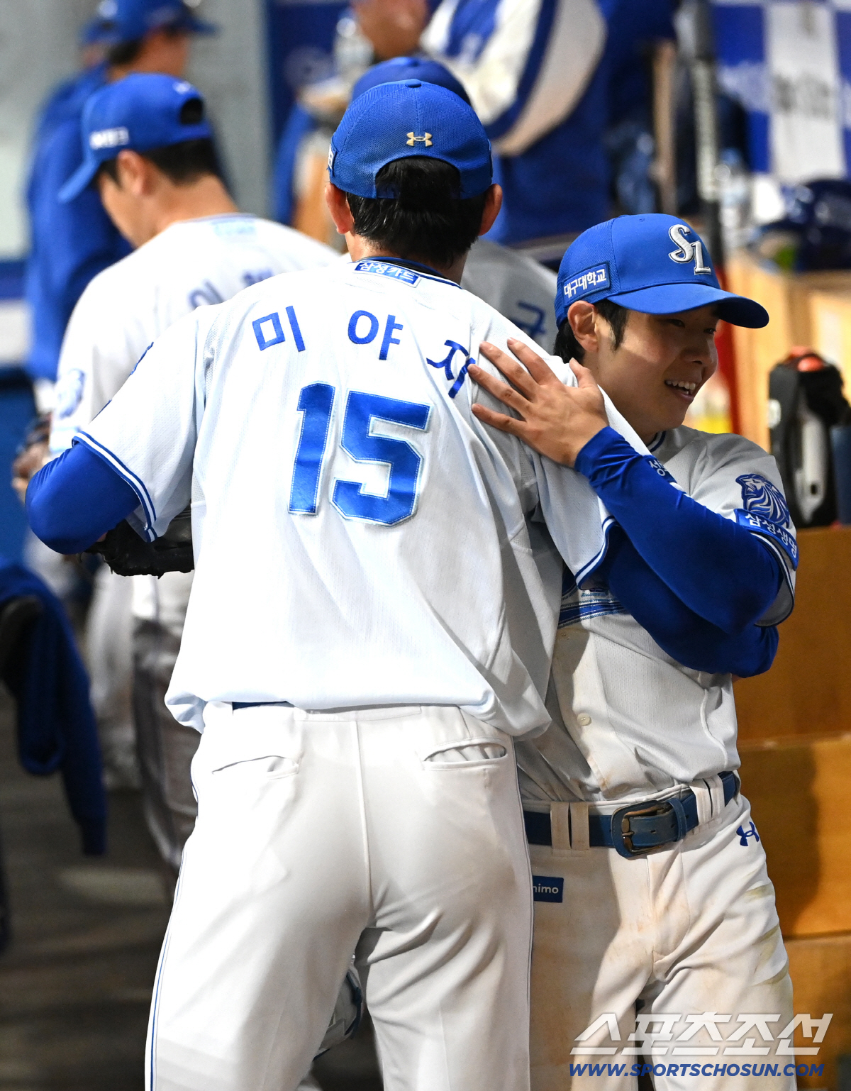 22일 대구삼성라이온즈파크에서 열린 SSG와 삼성의 경기. 8회초 김지찬이 에레디아의 타구를 호수비로 잡아낸 후 미야지와 기쁨을 나누고 있다. 대구=허상욱 기자 wook@sportschosun.com/2026.04.22/