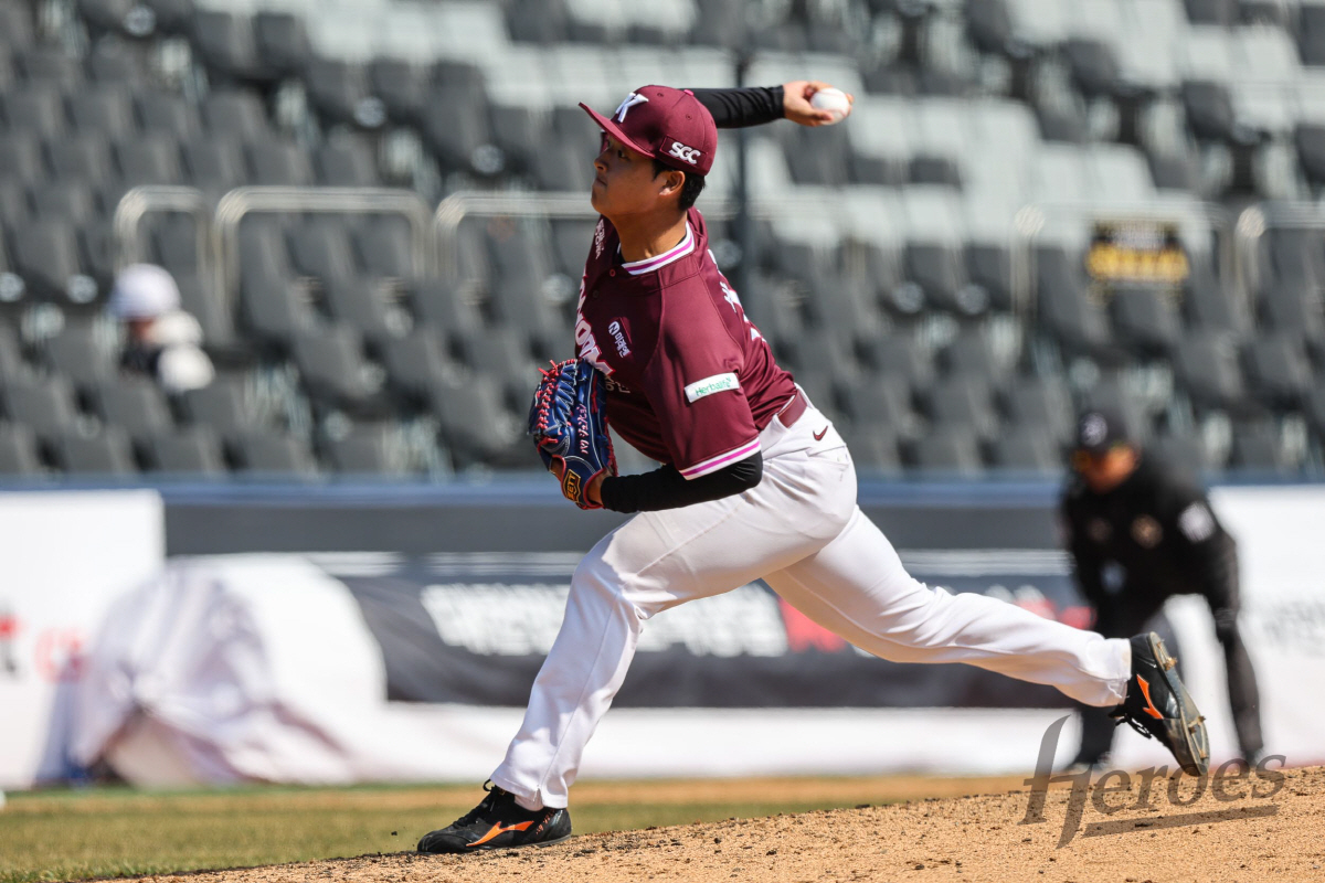 '광속구 에이스'→'7억팔' 토종 원투펀치 뜬다…ERA 1.88 박준현 "퓨처스 수준은 아냐" 꿈의 조합 커밍순