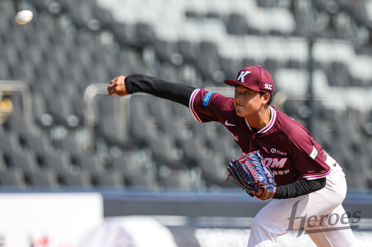 '광속구 에이스'→'7억팔' 토종 원투펀치 뜬다…ERA 1.88 박준현 "퓨처스 수준은 아냐" 꿈의 조합 커밍순