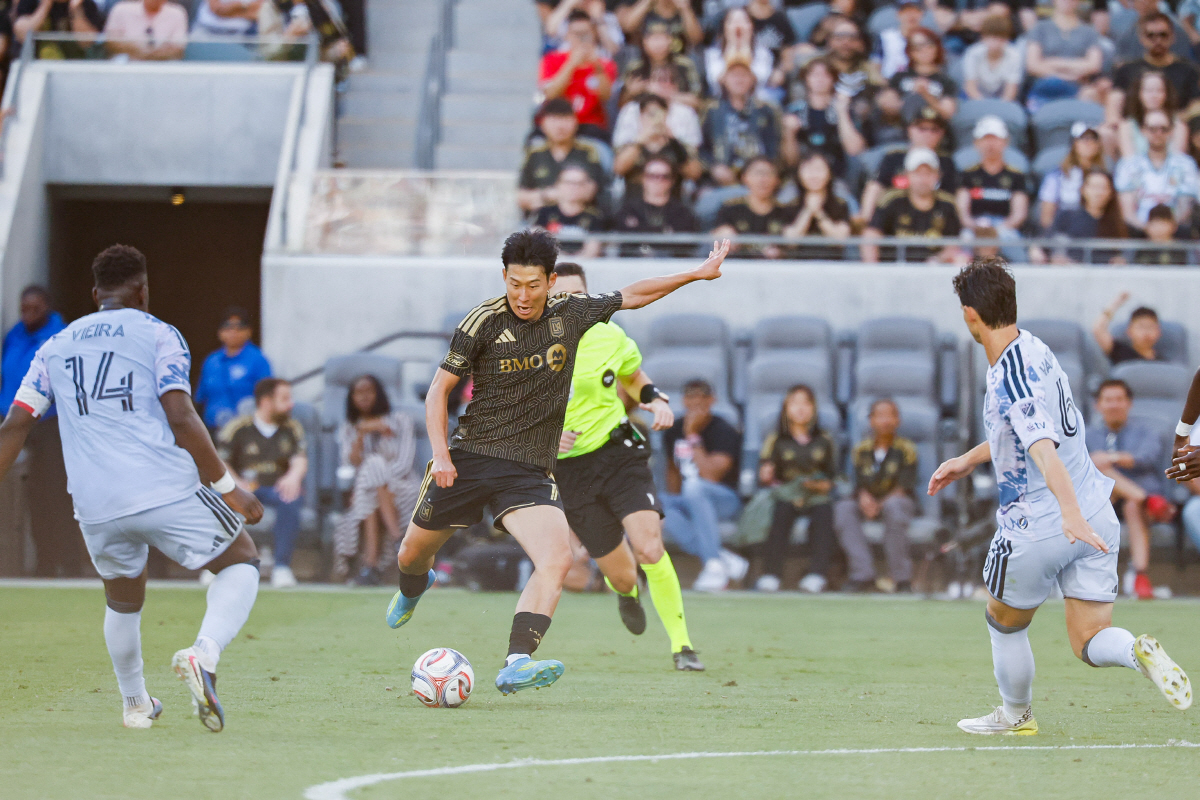 '손흥민 최초 대참사→여론 폭발' LA FC 감독 눈치없네, 이강인+PSG도 논란인데 폭탄 발언...일정 탓탓탓