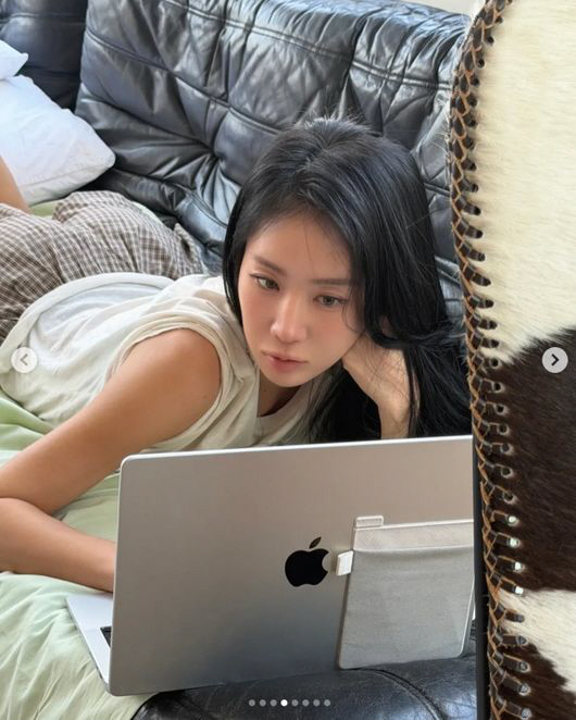 소유, 20kg 감량하더니 진짜 '뼈말라' 됐네…무릎 꿇고 앉아도 굴욕 없는 허리라인